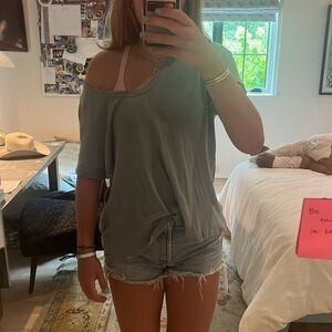 The Great light blue gray oversized v neck t-shirt